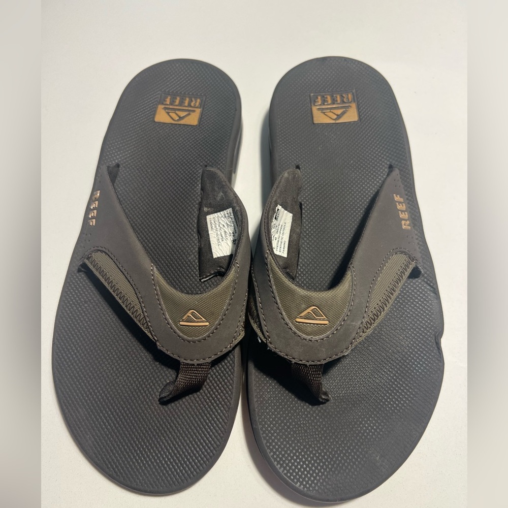 EUC Reef Fanning Brown Flip Flops men's 8 women's 9.5 w/ bottle opener